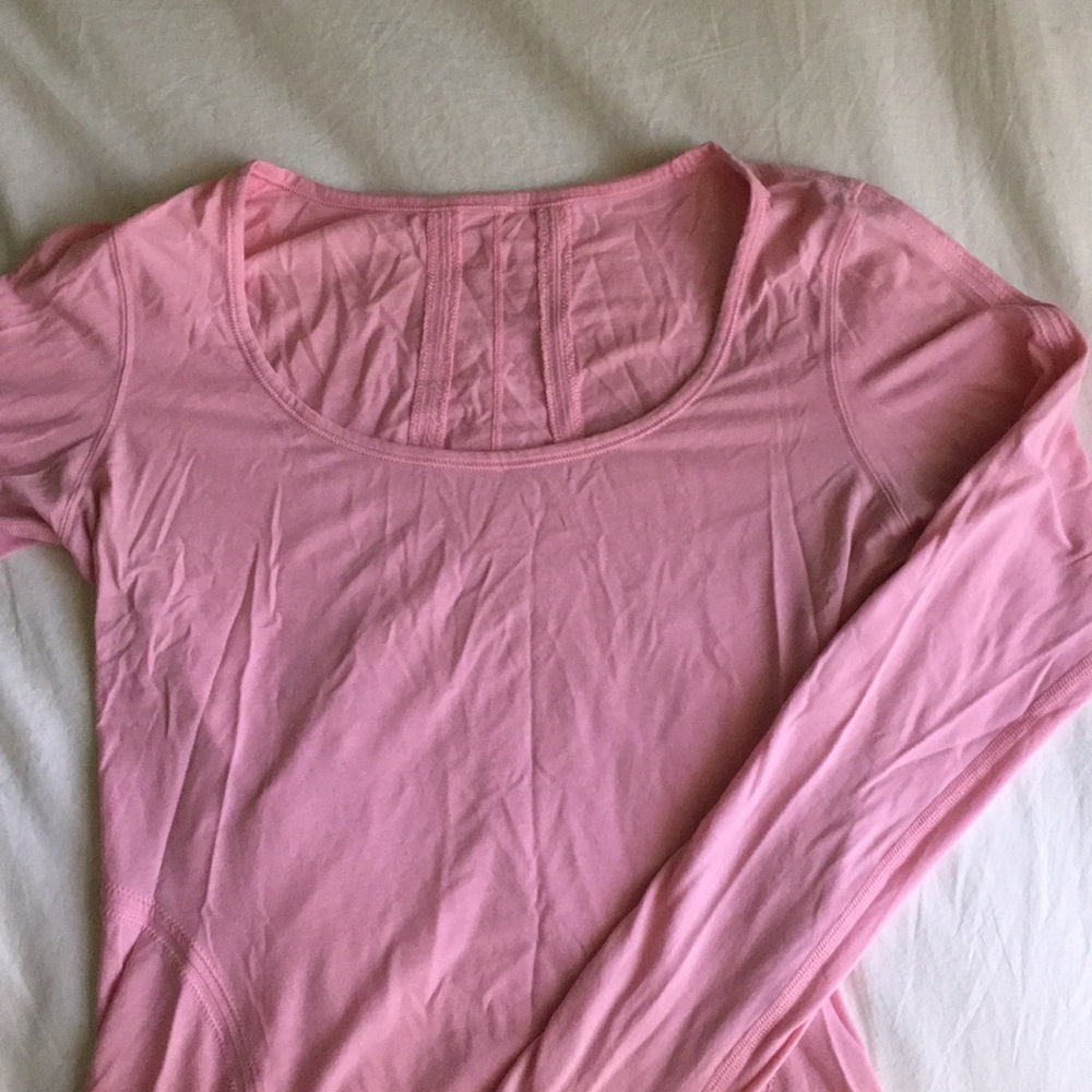 LULULEMON long sleeve scoop neck top in Pink